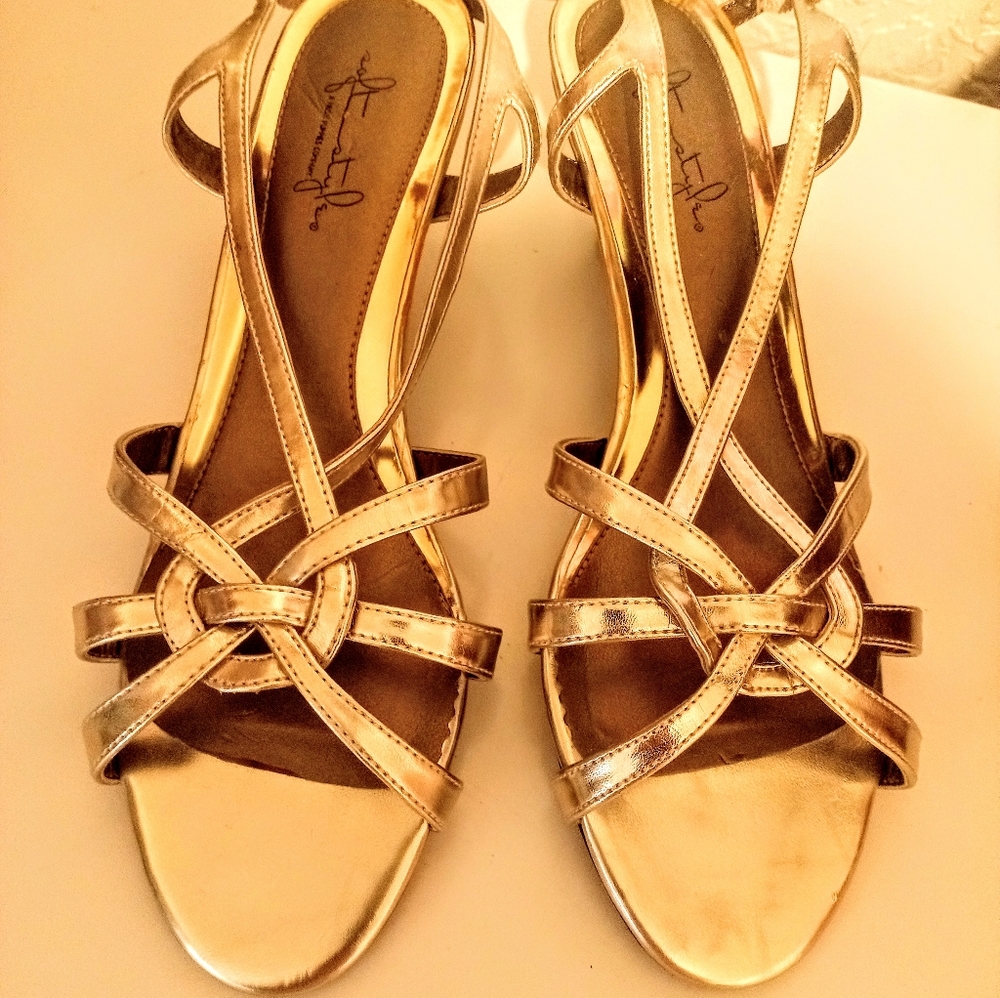 Shoes - Picture 2 of 4